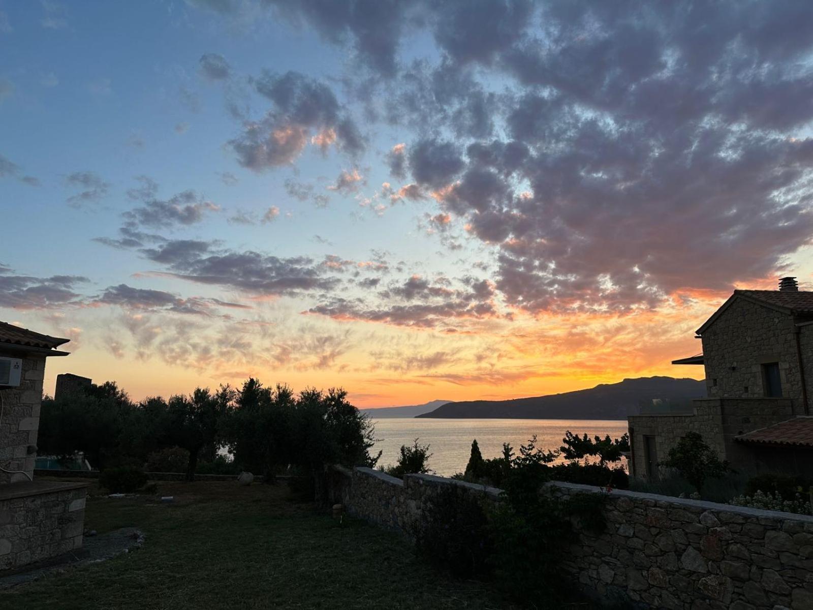 Amoni Holiday Homes Kardhamili Exterior foto